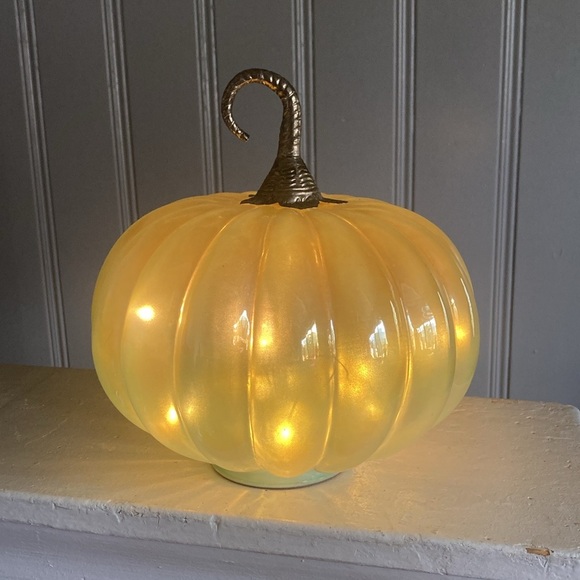11”Handmade in India- LED Light Up- OMBRE Glass Decorative Pumpkin w/ Metal Stem - Picture 5 of 17